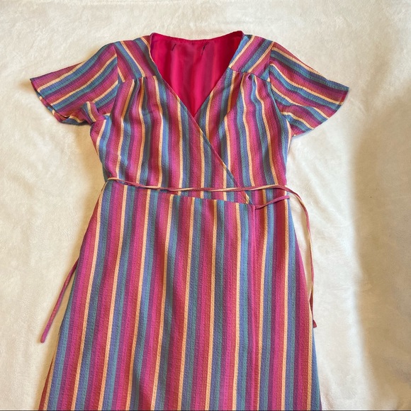 70’s Look Rainbow Wrap Shortsleeved Maxi Dress 🌈 - Picture 7 of 7